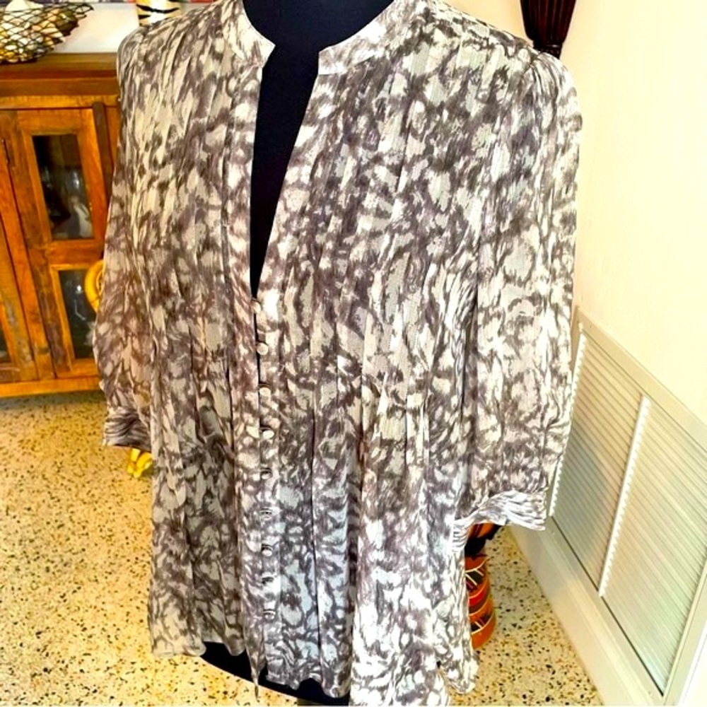 JOIE Gray Print Silk Loose Fit Blouse with 3/4 Sleeves! Like new! Medium